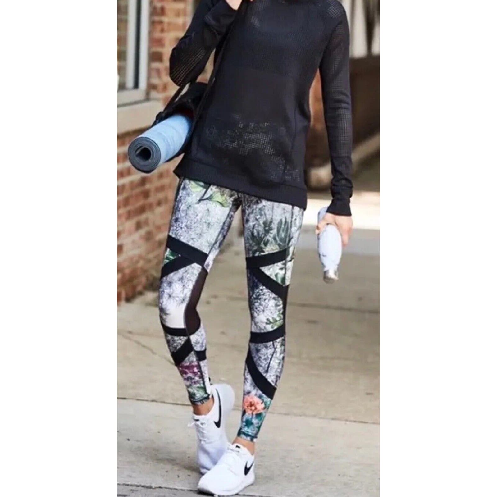 CALIA Carrie Underwood Leggings Medium Black Floral Running Pant Limited Edition