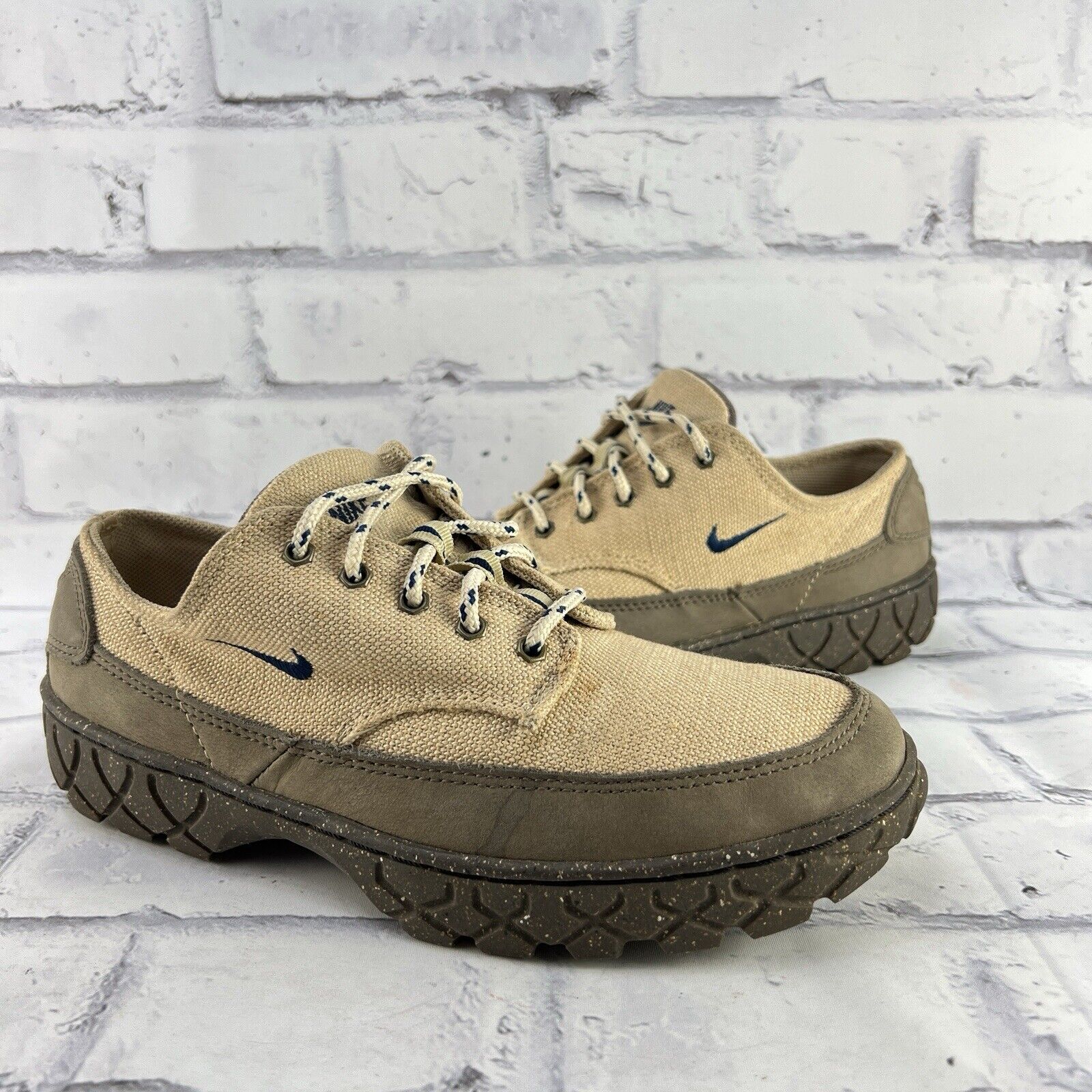 Nike ACG Zion Hiking Boot Women’s 7 Beige Canvas Shoes Low Top Vintage 1995