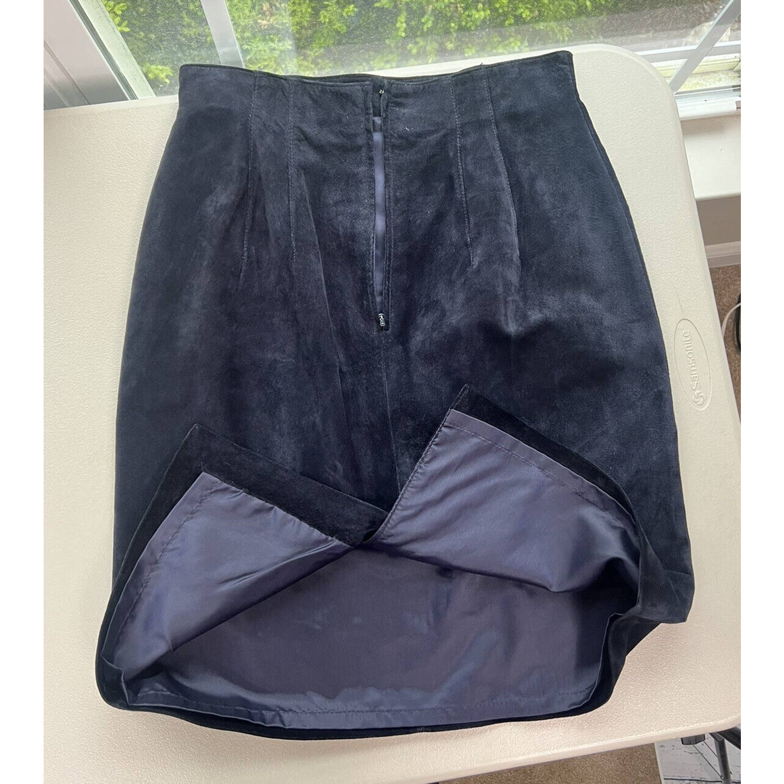 Lord & Taylor A Line Skirt Womens 6 100% Silky Pig Suede Navy Blue Knee Length