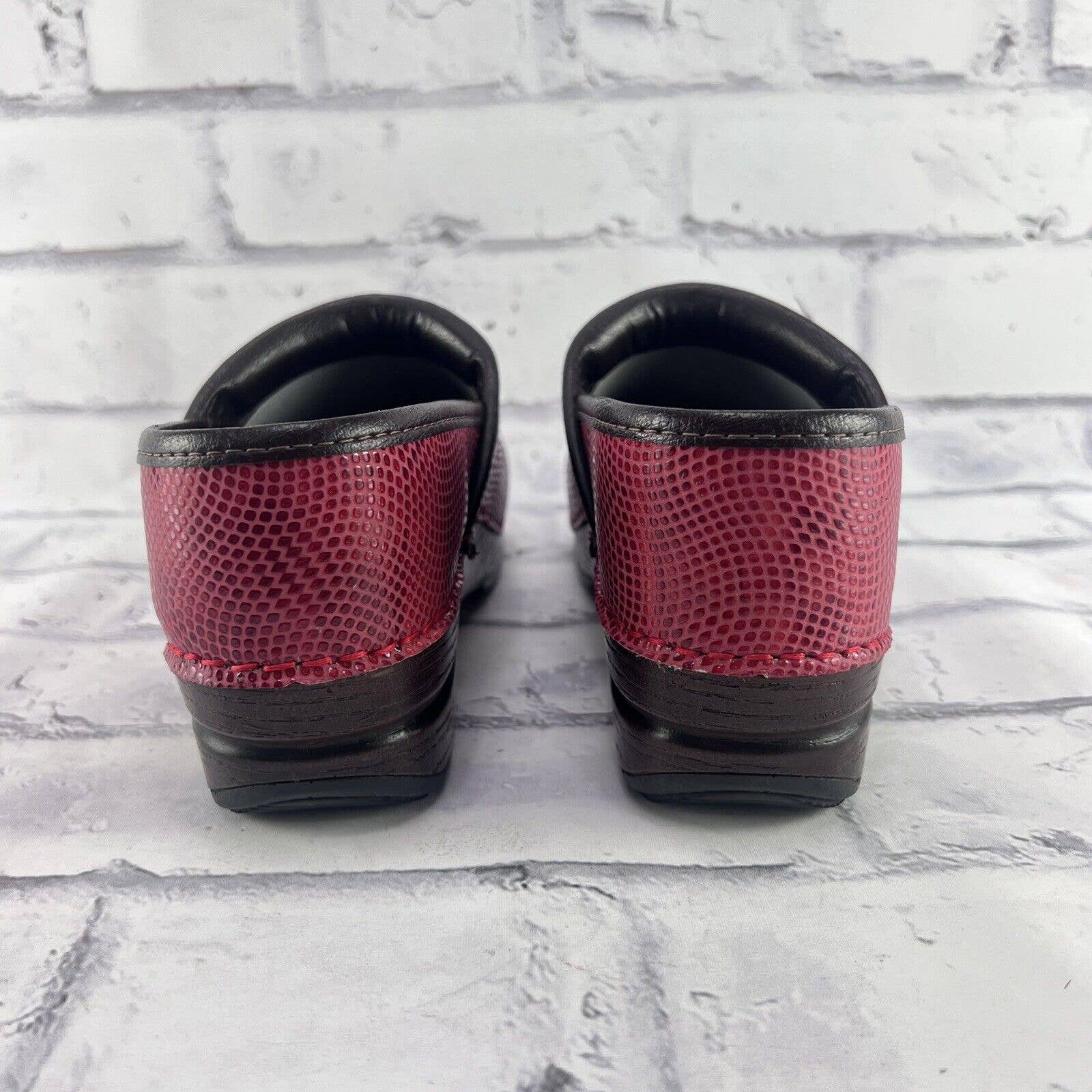 Dansko XP Red Moray Clogs Women’s 37 (US 6.5 - 7) Snakeskin Leather Shoes