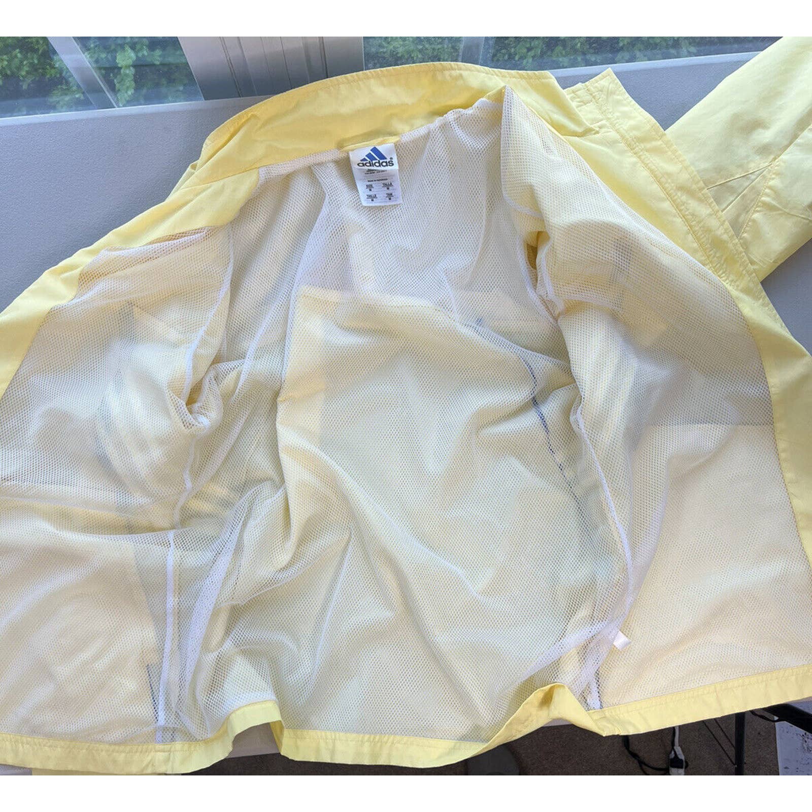 Adidas Windbreaker Jacket Womens Medium Yellow Nylon Vintage Lightweight Vented